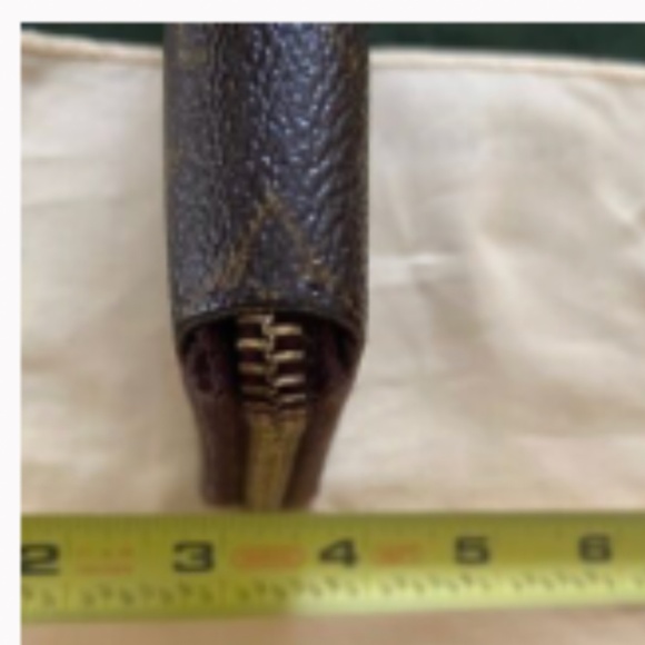 Louis Vuitton Zippy Wallet - Picture 7 of 14